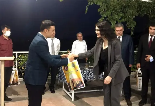 Kahta'da tayini çıkan hakim ve savcılara veda gecesi düzenlendi Kahta'da tayini çıkan hakim ve savcılara veda gecesi düzenlendi
