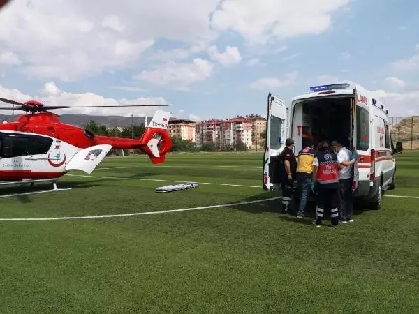 Son dakika haberi: KALP KRİZİ GEÇİRDİ, AMBULANS HELİKOPTERLE HASTANEYE ULAŞTIRILDI Son dakika haberi: KALP KRİZİ GEÇİRDİ, AMBULANS HELİKOPTERLE HASTANEYE ULAŞTIRILDI