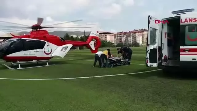 Son dakika haberi: KALP KRİZİ GEÇİRDİ, AMBULANS HELİKOPTERLE HASTANEYE ULAŞTIRILDI Son dakika haberi: KALP KRİZİ GEÇİRDİ, AMBULANS HELİKOPTERLE HASTANEYE ULAŞTIRILDI