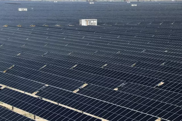 Kalyon Holding Yönetim Kurulu Başkanı Kalyoncu: 'Santral tamamlandığında Avrupa'nın en büyük, dünyanın ise en büyük 5 güneş enerjisi santralinden... Kalyon Holding Yönetim Kurulu Başkanı Kalyoncu: 'Santral tamamlandığında Avrupa'nın en büyük, dünyanın ise en büyük 5 güneş enerjisi santralinden...