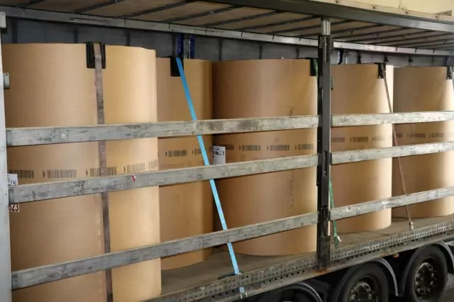 Özel düzenekle plakası değiştirilen tırda eroin üretiminde kullanılan kimyasal madde ele geçirildi Özel düzenekle plakası değiştirilen tırda eroin üretiminde kullanılan kimyasal madde ele geçirildi