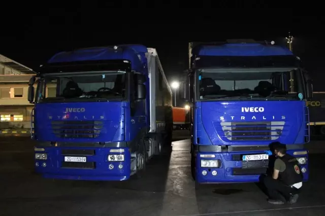 Özel düzenekle plakası değiştirilen tırda eroin üretiminde kullanılan kimyasal madde ele geçirildi Özel düzenekle plakası değiştirilen tırda eroin üretiminde kullanılan kimyasal madde ele geçirildi