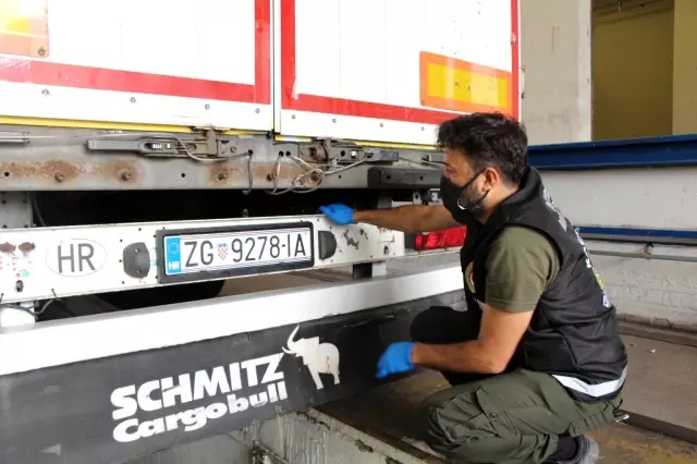 Özel düzenekle plakası değiştirilen tırda eroin üretiminde kullanılan kimyasal madde ele geçirildi Özel düzenekle plakası değiştirilen tırda eroin üretiminde kullanılan kimyasal madde ele geçirildi