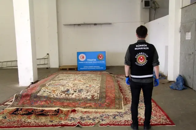 Özel düzenekle plakası değiştirilen tırda eroin üretiminde kullanılan kimyasal madde ele geçirildi Özel düzenekle plakası değiştirilen tırda eroin üretiminde kullanılan kimyasal madde ele geçirildi