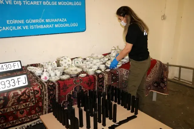 Özel düzenekle plakası değiştirilen tırda eroin üretiminde kullanılan kimyasal madde ele geçirildi Özel düzenekle plakası değiştirilen tırda eroin üretiminde kullanılan kimyasal madde ele geçirildi