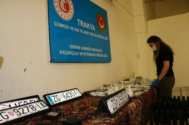 Özel düzenekle plakası değiştirilen tırda eroin üretiminde kullanılan kimyasal madde ele geçirildi Özel düzenekle plakası değiştirilen tırda eroin üretiminde kullanılan kimyasal madde ele geçirildi