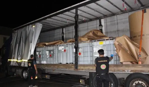 KAPIKULE'DE TIR'DA 16 TON ASİT ANHİDRİT ELE GEÇİRİLDİ KAPIKULE'DE TIR'DA 16 TON ASİT ANHİDRİT ELE GEÇİRİLDİ