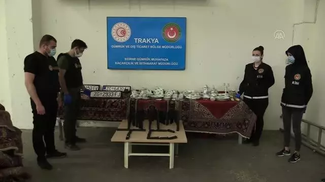 Kapıkule Sınır Kapısı'nda otomatik silah şarjörleriyle çok sayıda kaçak eşya yakalandı Kapıkule Sınır Kapısı'nda otomatik silah şarjörleriyle çok sayıda kaçak eşya yakalandı
