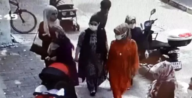 Kapkaççılar hamile kadının cüzdanını böyle çaldı Kapkaççılar hamile kadının cüzdanını böyle çaldı