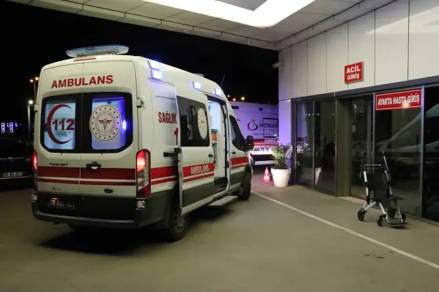 4'üncü kattan düştüğü iddia edilen Suriyeli çocuk ağır yaralandı 4'üncü kattan düştüğü iddia edilen Suriyeli çocuk ağır yaralandı