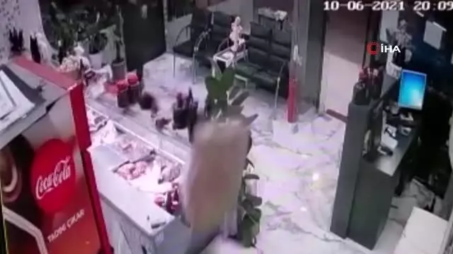 Kasap dükkanını böyle kurşun yağmuruna tuttu: 1 yaralı Kasap dükkanını böyle kurşun yağmuruna tuttu: 1 yaralı