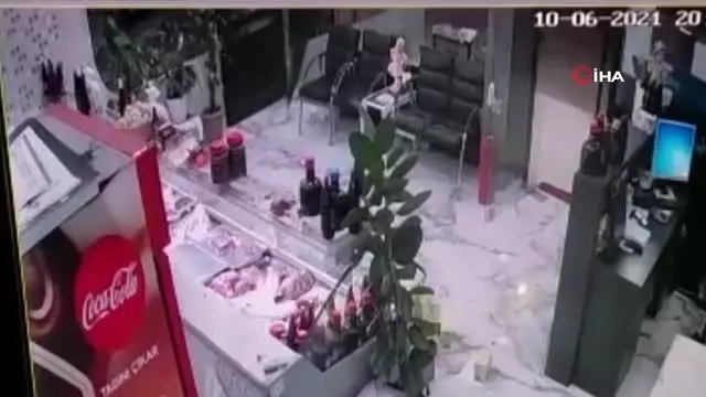 Kasap dükkanını böyle kurşun yağmuruna tuttu: 1 yaralı Kasap dükkanını böyle kurşun yağmuruna tuttu: 1 yaralı
