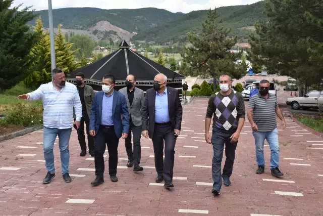 Kaymakam Aksoy ve Başkan Acar Ülkücü Şehitler Anıtı'nda inceleme yaptı Kaymakam Aksoy ve Başkan Acar Ülkücü Şehitler Anıtı'nda inceleme yaptı