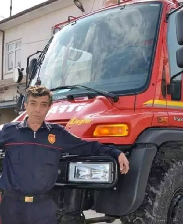 Kazada ölen 37 yıllık itfaiye eri son yolculuğuna uğurlandı Kazada ölen 37 yıllık itfaiye eri son yolculuğuna uğurlandı