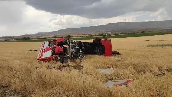 Kazada ölen 37 yıllık itfaiye eri son yolculuğuna uğurlandı Kazada ölen 37 yıllık itfaiye eri son yolculuğuna uğurlandı