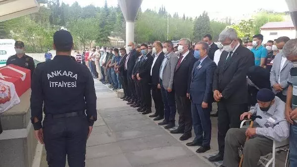 Kazada ölen 37 yıllık itfaiye eri son yolculuğuna uğurlandı Kazada ölen 37 yıllık itfaiye eri son yolculuğuna uğurlandı