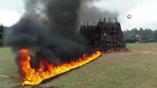 Kenya'da suçla mücadele için 5 binden fazla yasa dışı silah yakıldı Kenya'da suçla mücadele için 5 binden fazla yasa dışı silah yakıldı