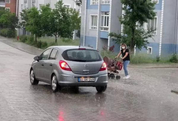 KEŞAN'DA SAĞANAK ETKİLİ OLDU KEŞAN'DA SAĞANAK ETKİLİ OLDU