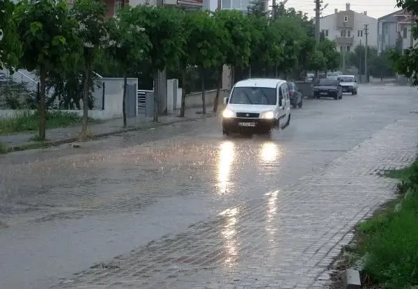 KEŞAN'DA SAĞANAK ETKİLİ OLDU KEŞAN'DA SAĞANAK ETKİLİ OLDU