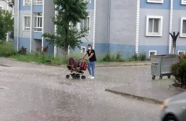 KEŞAN'DA SAĞANAK ETKİLİ OLDU KEŞAN'DA SAĞANAK ETKİLİ OLDU