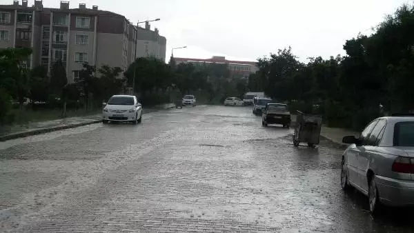 KEŞAN'DA SAĞANAK ETKİLİ OLDU KEŞAN'DA SAĞANAK ETKİLİ OLDU
