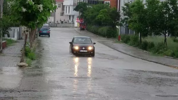 KEŞAN'DA SAĞANAK ETKİLİ OLDU KEŞAN'DA SAĞANAK ETKİLİ OLDU