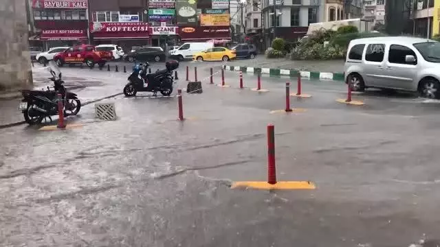 KIRKLARELİ - Kuvvetli sağanak geçişi 1 saatte metrekareye yaklaşık 24 kilogram yağış bıraktı (2) KIRKLARELİ - Kuvvetli sağanak geçişi 1 saatte metrekareye yaklaşık 24 kilogram yağış bıraktı (2)