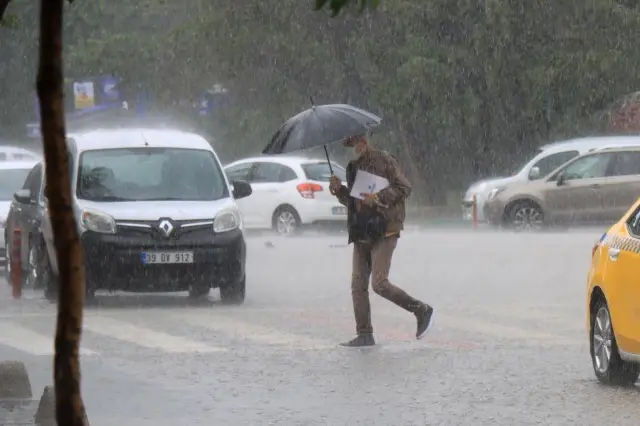 KIRKLARELİ - Kuvvetli sağanak geçişi 1 saatte metrekareye yaklaşık 24 kilogram yağış bıraktı (2) KIRKLARELİ - Kuvvetli sağanak geçişi 1 saatte metrekareye yaklaşık 24 kilogram yağış bıraktı (2)