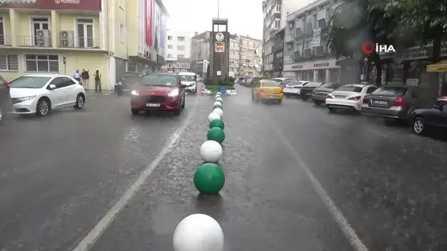 Kırklareli'nde sağanak yağış vatandaşları hazırlıksız yakaladı Kırklareli'nde sağanak yağış vatandaşları hazırlıksız yakaladı