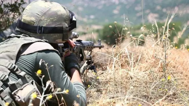 Kırmızı bültenle aranan PKK/KCK'nın sözde Mahmur sorumlusu etkisiz hale getirildi Kırmızı bültenle aranan PKK/KCK'nın sözde Mahmur sorumlusu etkisiz hale getirildi