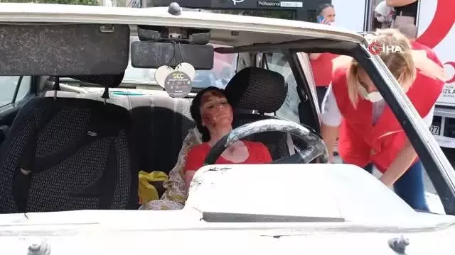 Kızılay'ın ilk yardım eğitimi gerçeği aratmadı Kızılay'ın ilk yardım eğitimi gerçeği aratmadı