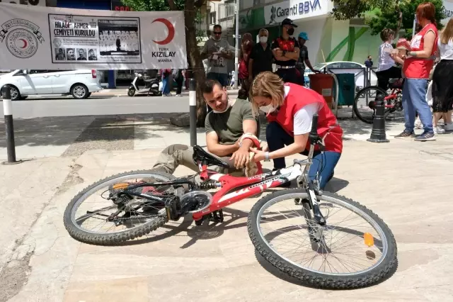 Kızılay'ın ilk yardım eğitimi gerçeği aratmadı Kızılay'ın ilk yardım eğitimi gerçeği aratmadı