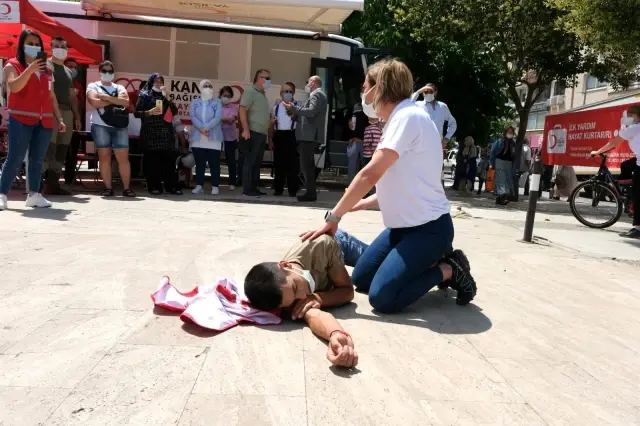 Kızılay'ın ilk yardım eğitimi gerçeği aratmadı Kızılay'ın ilk yardım eğitimi gerçeği aratmadı