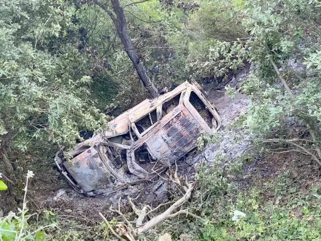Kocaeli'de arazi aracı şarampole devrildi: 3 yaralı Kocaeli'de arazi aracı şarampole devrildi: 3 yaralı