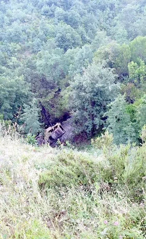 Kocaeli'de arazi aracı şarampole devrildi: 3 yaralı Kocaeli'de arazi aracı şarampole devrildi: 3 yaralı