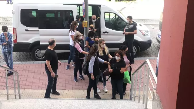 Kocaeli merkezli 6 ilde gerçekleştirilen operasyonda yakalanan 7 kişiye adli kontrol Kocaeli merkezli 6 ilde gerçekleştirilen operasyonda yakalanan 7 kişiye adli kontrol