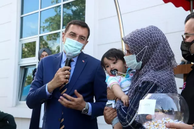 Konut kurasında ismi çıkan depremzedeler, duygu dolu anlar yaşadı Konut kurasında ismi çıkan depremzedeler, duygu dolu anlar yaşadı