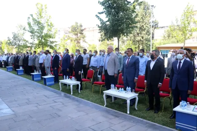 Konut kurasında ismi çıkan depremzedeler, duygu dolu anlar yaşadı Konut kurasında ismi çıkan depremzedeler, duygu dolu anlar yaşadı