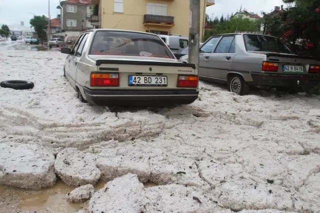 Dolu ve sağanak etkili oldu Dolu ve sağanak etkili oldu