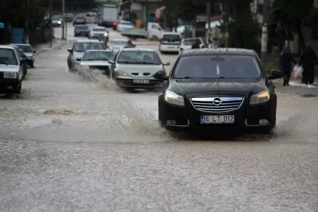 Dolu ve sağanak etkili oldu Dolu ve sağanak etkili oldu