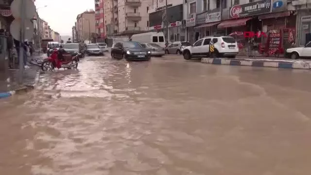 Konya'da sağanak yağmur sele neden oldu Konya'da sağanak yağmur sele neden oldu