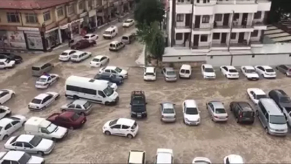 Konya'da sağanak yağmur sele neden oldu Konya'da sağanak yağmur sele neden oldu
