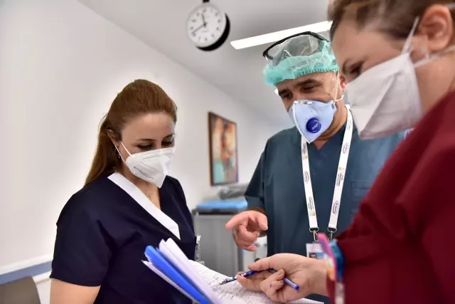 KOVİD-19 HASTALARI YAŞADIKLARINI ANLATIYOR - 'Bu geceyi de atlatır mıyım?' dediğim gecelerim oldu' KOVİD-19 HASTALARI YAŞADIKLARINI ANLATIYOR - 'Bu geceyi de atlatır mıyım?' dediğim gecelerim oldu'