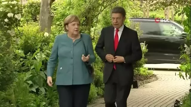 Kraliçe II. Elizabeth, Eden Projesi'ndeki resepsiyonda G7 liderlerini ağırlıyor Kraliçe II. Elizabeth, Eden Projesi'ndeki resepsiyonda G7 liderlerini ağırlıyor