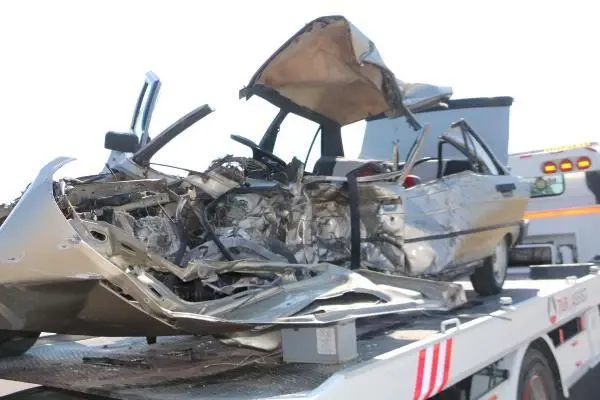 Lastiği patlayan otomobil, karşıdan gelen otomobille çarpıştı: 1 ölü, 2 yaralı Lastiği patlayan otomobil, karşıdan gelen otomobille çarpıştı: 1 ölü, 2 yaralı