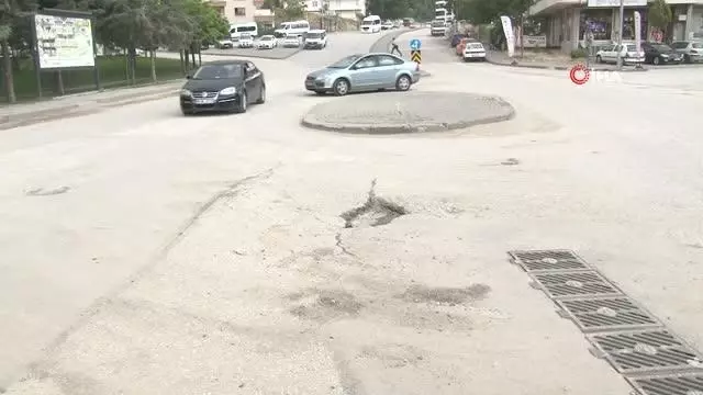 Son dakika: Mamak'ta sağanak sonrası meydana gelen sel altyapı çalışmalarının olduğu yolu tahrip etti Son dakika: Mamak'ta sağanak sonrası meydana gelen sel altyapı çalışmalarının olduğu yolu tahrip etti