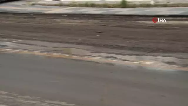 Son dakika: Mamak'ta sağanak sonrası meydana gelen sel altyapı çalışmalarının olduğu yolu tahrip etti Son dakika: Mamak'ta sağanak sonrası meydana gelen sel altyapı çalışmalarının olduğu yolu tahrip etti
