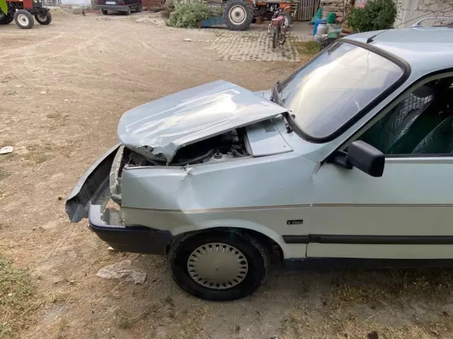 Manisa'da otomobilin traktörle çarpışması sonucu 1 kişi yaralandı Manisa'da otomobilin traktörle çarpışması sonucu 1 kişi yaralandı
