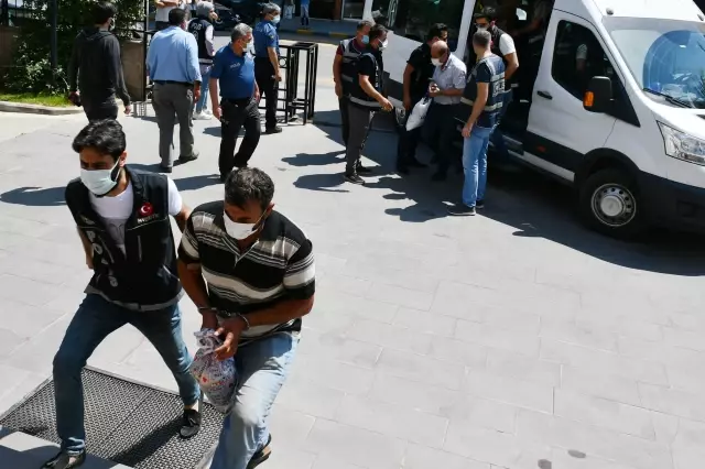 TURGUTLU'DA UYUŞTURUCU ÇETESİ ÇÖKERTİLDİ 7 TUTUKLAMA TURGUTLU'DA UYUŞTURUCU ÇETESİ ÇÖKERTİLDİ 7 TUTUKLAMA