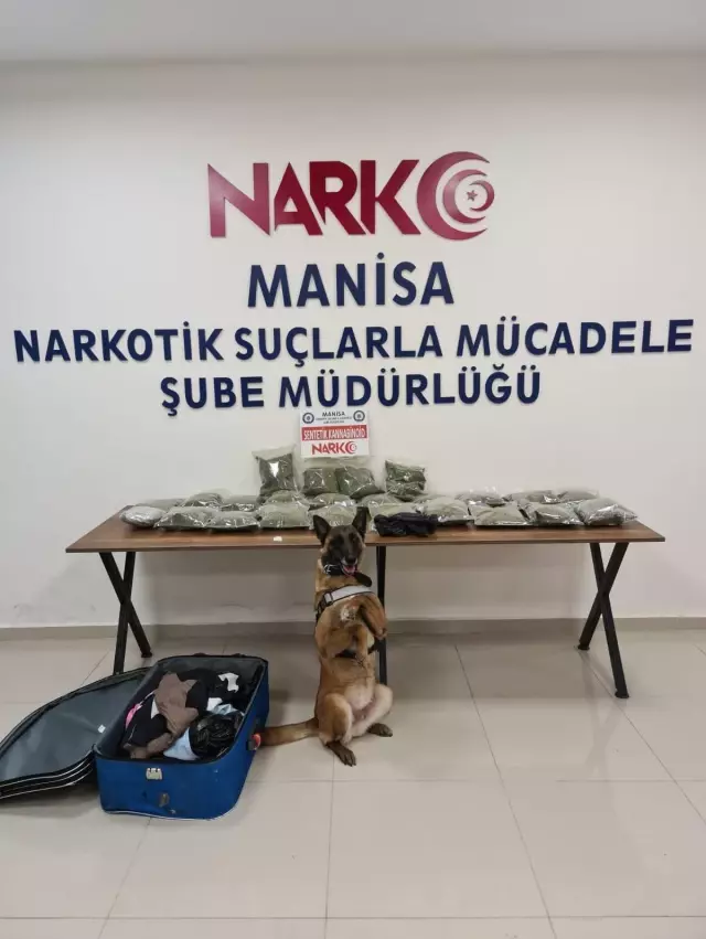 Valizinde 12 kilo 300 gram sentetik uyuşturucu bulunan şüpheli tutuklandı Valizinde 12 kilo 300 gram sentetik uyuşturucu bulunan şüpheli tutuklandı